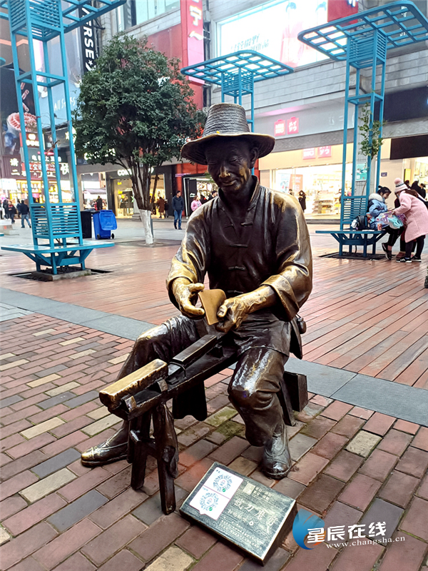 星辰文艺丨云盖山人:看街头铜像,品老长沙滋味