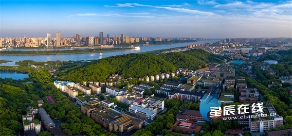 破聚立写在2021年大科城辞旧迎新之际