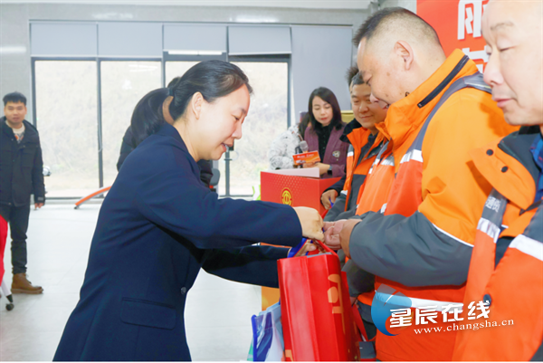 雨花区总工会举办货车司机集中入会活动
