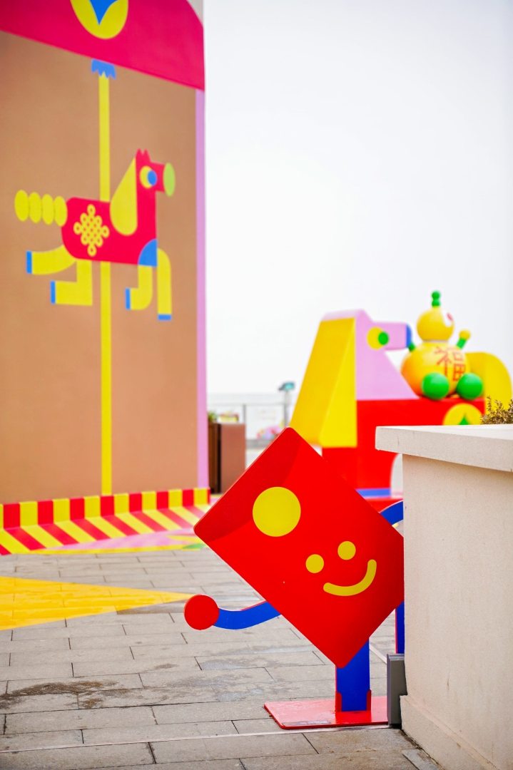 喜庆的&ldquo;红包人&rdquo;在招手，谁不喜欢呢？均为主办方供图