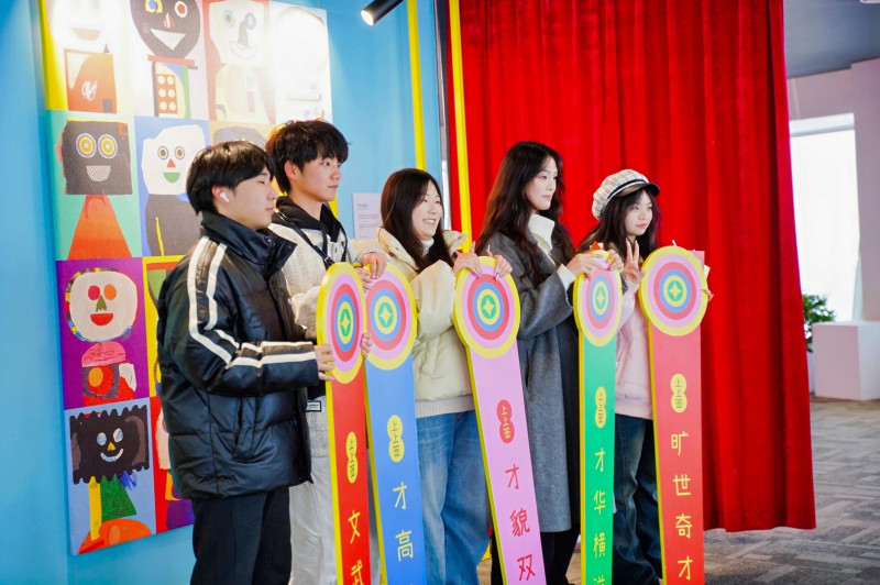 在&ldquo;马上有才&rdquo;互动区，人人都是&ldquo;上上签&rdquo;，新的一年学习工作都顺心。