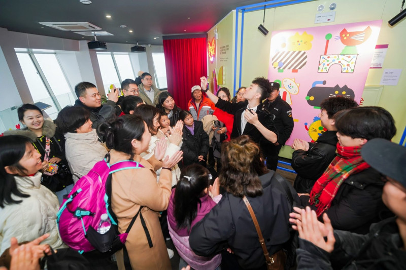 &ldquo;随机刷新&rdquo;的魔术师，到哪儿都是众人围观的焦点。