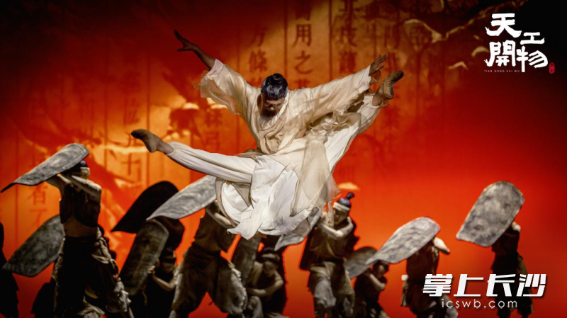 演员表演“飞”之技能。