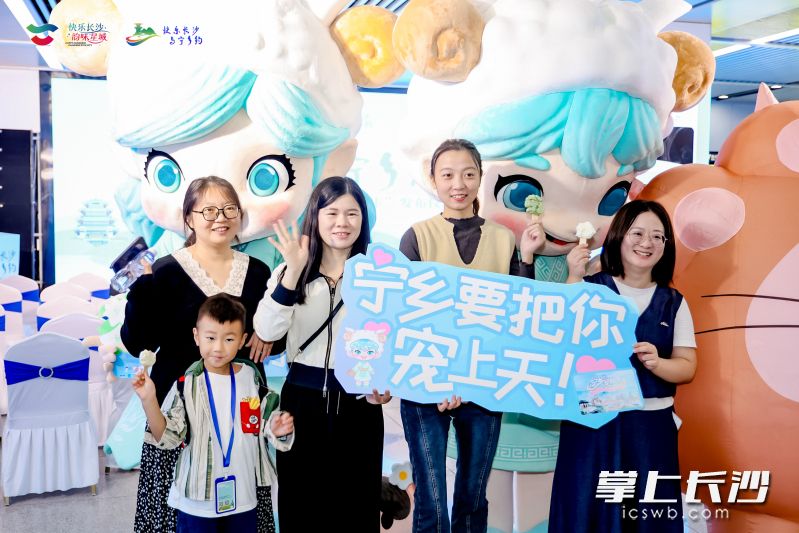 看，开往快乐站台的地铁！四羊方尊与你互动，宁乡风光邀你打卡，长沙地铁6号线主题列车满载惊喜与欢乐