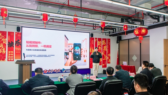 学用新思想，拥抱AI新时代！长沙市社科联（院）与星辰在线联合开展主题党日活