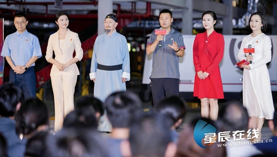 把理论课堂搬进分拣车间 长沙这场微宣讲让党的声音温暖快递一线