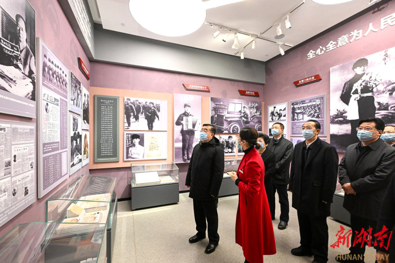 2月15日，张庆伟在雷锋纪念馆调研指导志愿服务工作。