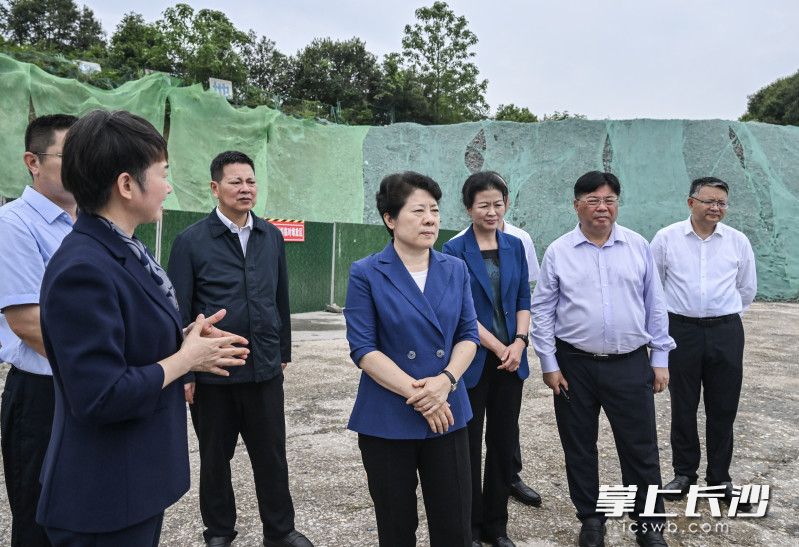 吴桂英在湖南锦佳环保科技有限公司盾构土处置场督导整改工作。
