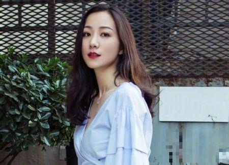 韩雪就假唱事件道歉,称演出前父亲突发心脏病