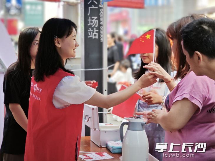火红长沙背后有一群火热的青年志愿者