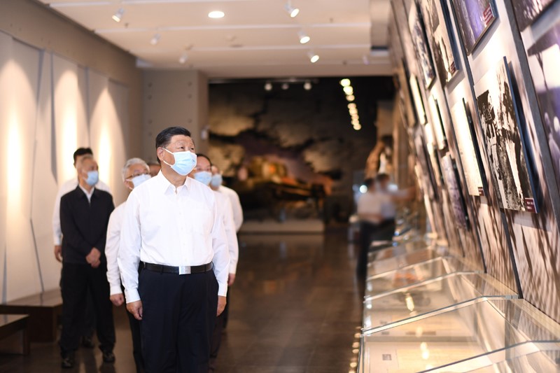 2022年8月16日至17日,中共中央总书记、国家主席、中央军委主席习近平在辽宁考察。这是16日下午,习近平在锦州市考察辽沈战役纪念馆。 新华社记者 燕雁 摄