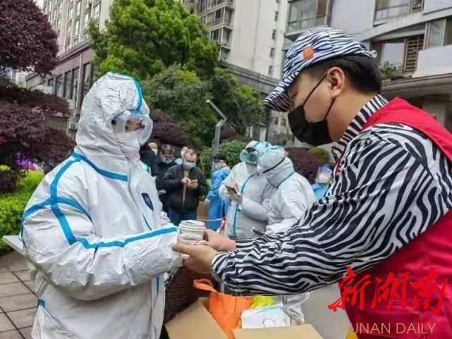 齐心协力抗疫情!长沙商贸企业向抗疫一线捐赠物资