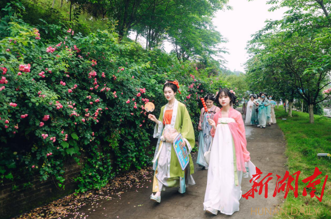 湖南日报要闻版头条丨长沙“旅游惠民月”将启 推出五大惠民措施,发放百万元文旅消费券