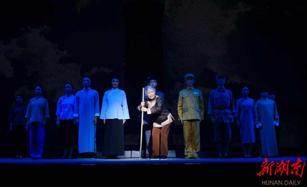 红色传承穿越百年 大型现代花鼓戏《板仓外婆》震撼上演