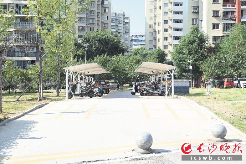 图为粟塘小区新建的电动车棚。长沙晚报全媒体记者 陈焕明 通讯员 喻明芳 摄影报道