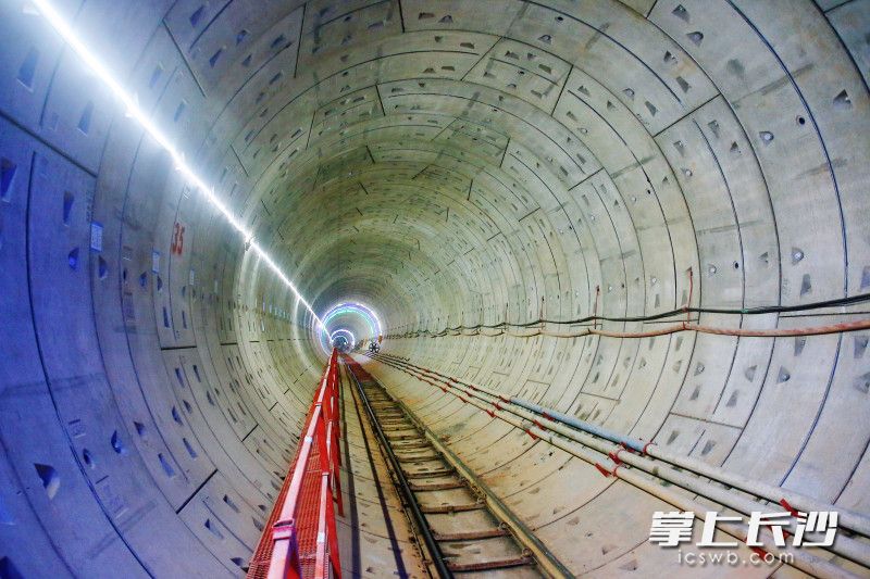 1月17日,长沙市轨道交通7号线云塘站~环保大道站区间盾构右线顺利贯通,标志着长沙地铁7号线首个正线区间成功实现双线贯通。