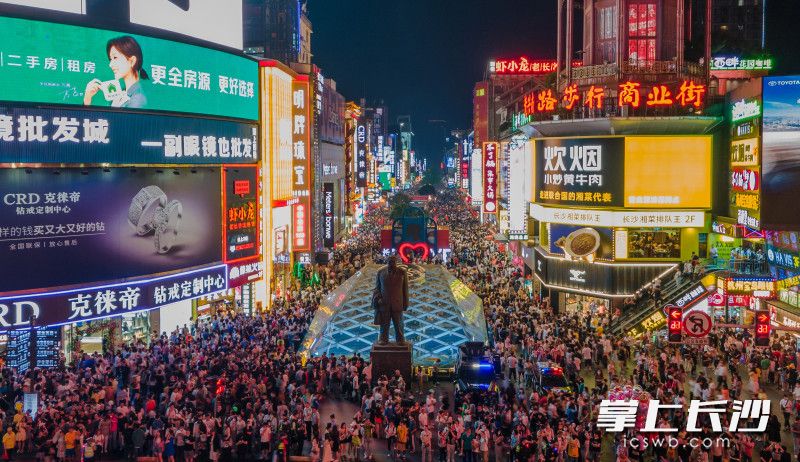 文旅特色鲜明的这座幸福之城长沙，以宜游、宜居、宜业吸引着来自五湖四海的青年。 长沙晚报全媒体记者 罗杰科 摄