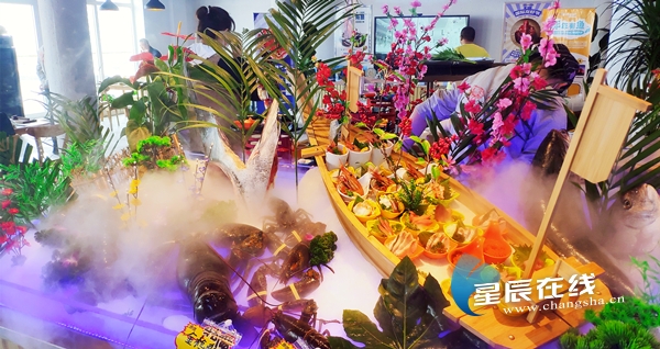 五一假期游大连④大连国际龙虾节让游客过足瘾