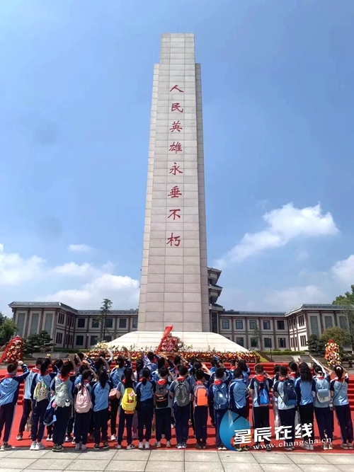 据介绍,在陵园烈士公墓内,长眠着包括红军将领陈毅安等100多位烈士