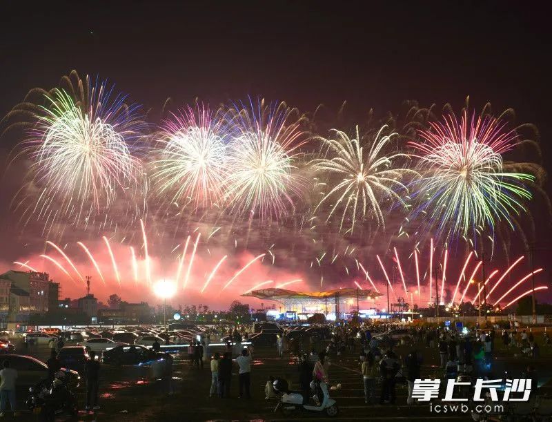 浏阳烟花。邹麟 摄