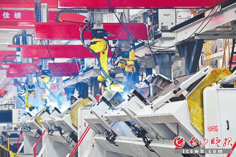 长沙聚焦打造国家重要先进制造业高地目标,推动制造业高端化、智能化、绿色化发展。长沙晚报全媒体记者 王志伟 摄