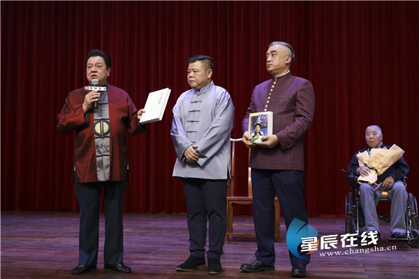 湖南相声界后起之秀如林 著名相声艺术家大兵收了七个徒弟!